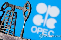 국제유가, OPEC+ 감산 중단에 급락…WTI 3%↓