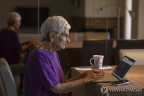 “살아남으려면 변화 배워야”…미국 노인층 AI 공부열기