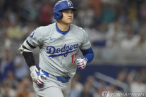 50-50에 가린 오타니 대기록…MLB 최초 한 경기 3홈런-2도루