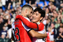 황인범, 페예노르트 데뷔골 폭발…트벤테 상대 2-1 승리 결승골