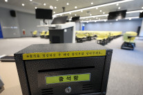 “내년 의대 선발부터 줄여야” 의료계 거듭 요구…정부는 “불가” 일축