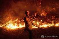 LA 일대에 ‘악마의 바람’…대형 산불로 1만여명에 대피령