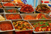 ‘열무부터 갈치·고수까지’ 커지는 글로벌시장, 김치 경쟁 불 붙었다 [푸드360]