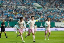 파도 파도 미담만…가수 임영웅, 자선축구 수익금 12억원 전액 기부