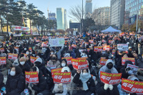 [르포] “투표 조차 안하고 폐기라니” 불붙은 촛불 매일 켜진다