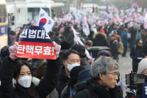 “아이 귀를 두손으로 막았다” 보수 집회 극심한 트라우마[세상&]