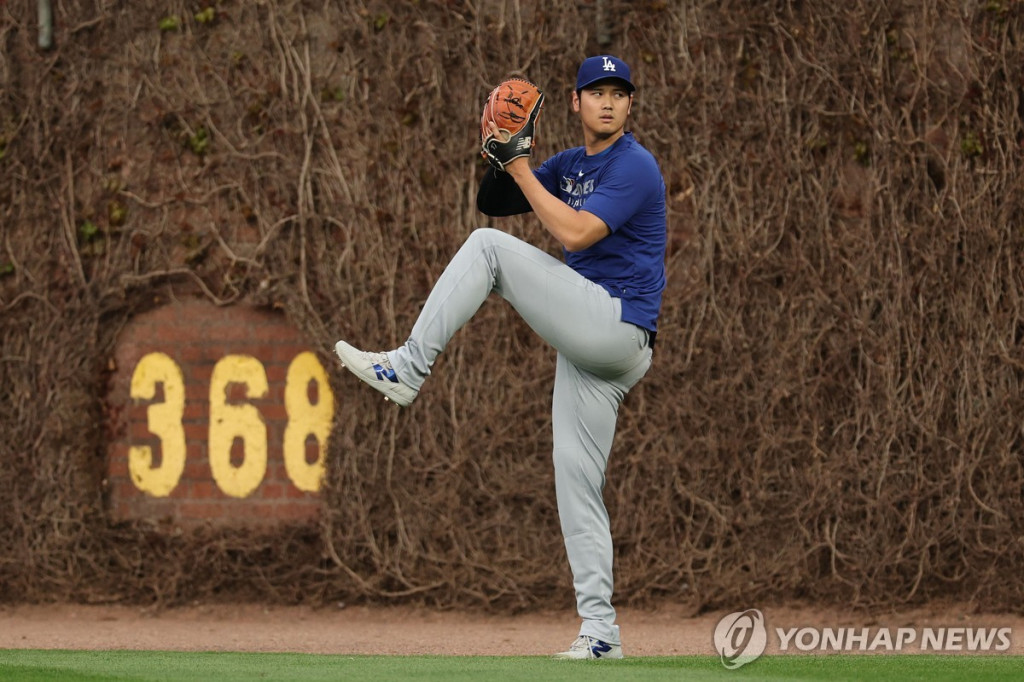 오타니 쇼헤이가 22일(미국시간) LA다저스와 시카고 컵스의 경기에 앞서 리글리필드에서 불펜피칭을 하고 있다.[AFP=연합] [AFP=연합뉴스]