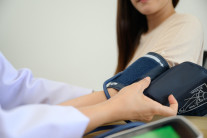 고혈압 위험? “소금만 줄이지 말고 ‘이 과일’ 더 챙겨드세요”