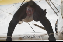 액션에 진심인 ‘톰 크루즈’…이번엔 2438m 상공 비행기에 매달린 장면 촬영