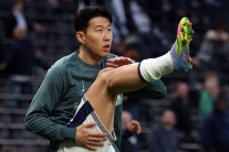 손흥민, 발 부상으로 유로파리그 8강 원정 제외…토트넘 감독 “몇주째 고생”