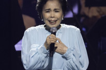 “외롭고 고달팠지만, 행복하다”…왕관 내려놓는 ‘엘레지의 여왕’ [고승희의 리와인드]