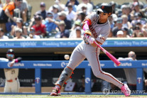 이정후, 분홍색 배트로 4경기 만에 안타…시즌 타율 0.286