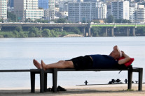 한국, 1년 새 ‘이상 폭염’ 76일…더운 날 12일 늘었다