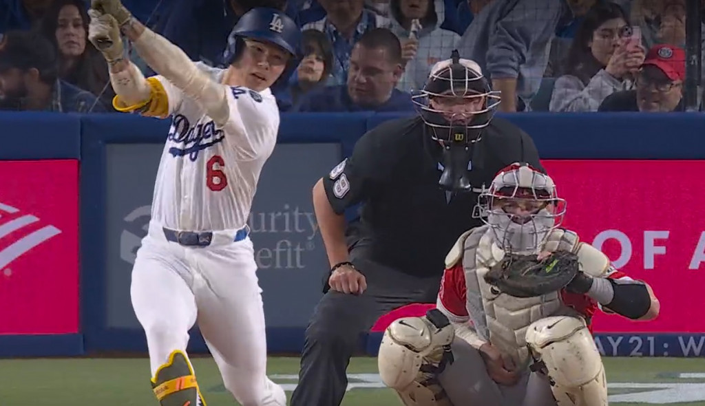 김혜성이 3회말 2사후 우전안타를 때려내고 있다.[mlbtv갈무리]