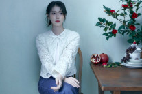 아이유, 명실상부 K-팝 퀸…무력 30억회, 지난 15년간 스트리밍 1위
