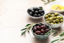 [리얼푸드] 무심코 넣었다간 “아오 짜”…올리브, 나트륨 주의하세요