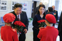 김정은, 러시아의 딸 ‘뒷배’ 기대?…러대사관 찾아 “북러친선 만세”