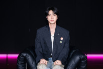 BTS 진, 가장 ‘울림’이 됐던 순간은 콜드플레이 콘서트 “역시 우리 형님들”