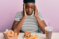 ‘몸에 나쁜 거 아니었어?’…‘콜라에 감자튀김’ 편두통에 직방…근거 있었다