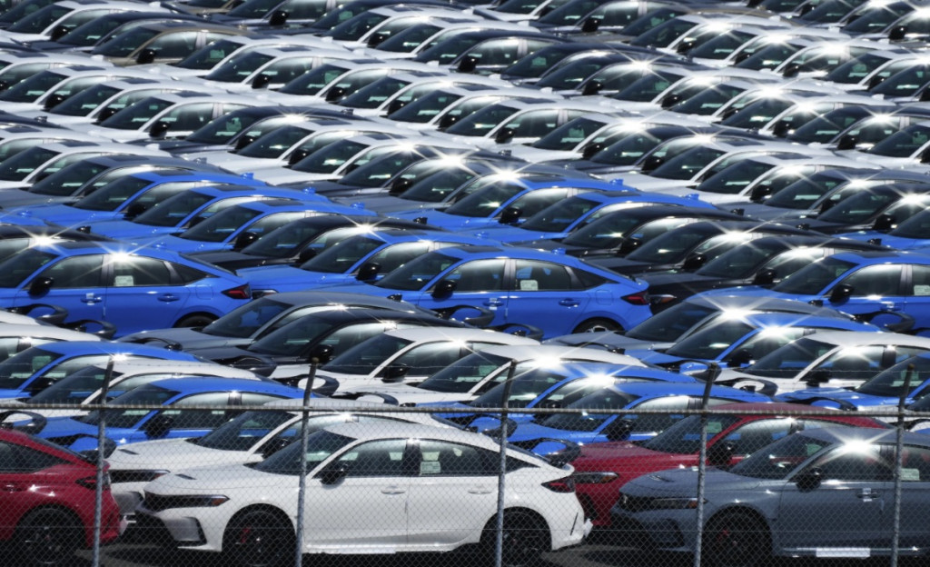 일본 도쿄 인근 요코하마의 다이코쿠 항구에 수출용 차들이 선적을 위해 주차돼 있다.[AP=연합] 