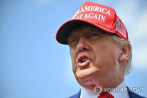 트럼프 “나는 이란에 정신 차릴 시간 주고 있다…2주는 최대치”