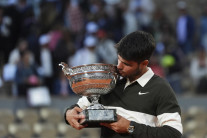 알카라스, 신네르에 0-2→3-2 대역전승…프랑스오픈 2연패