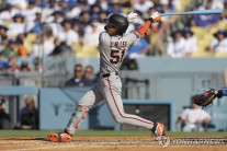 이정후, 역전 2타점 3루타…팀은 다저스에 재역전패