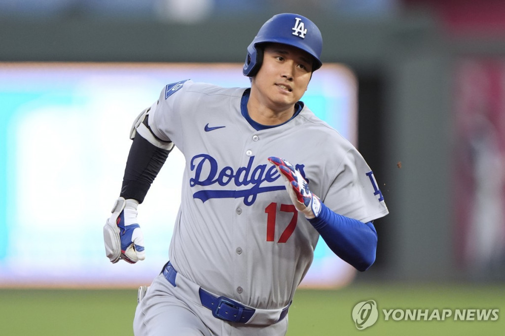 오타니 쇼헤이가 27일(미국시간) 캔자스시티 로열스를 상대로 시즌 29호 홈런을 날린 뒤 베이스를 돌고 있다.[AP=연합]