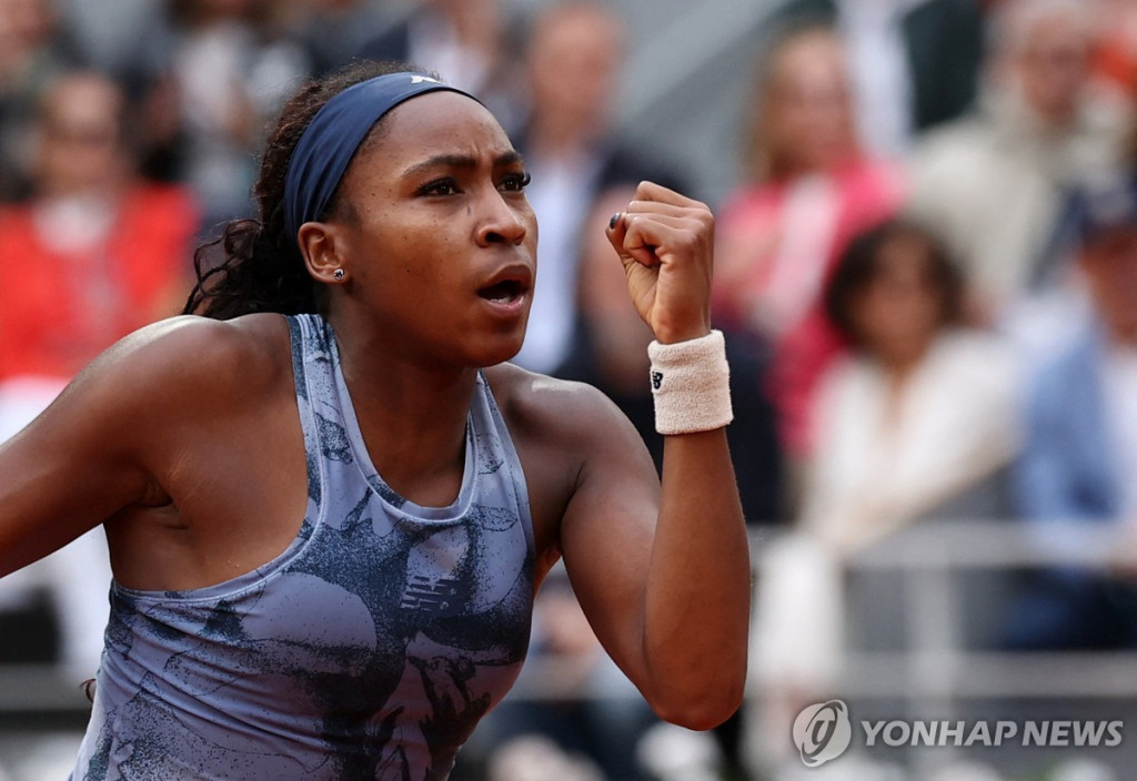 코코 고프가 프랑스오픈 결승에서 득점한 순간 주먹을 불끈 쥐어보이고 있다.[로이터=연합]