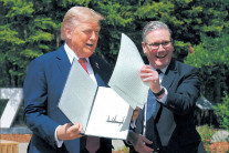 트럼프, 영국과 무역협정 서명…상호관세 유예 이후 처음