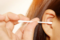 “간질간질 못 참겠다” 귓속에 면봉, ‘절대 금지!’…더러운 게 다가 아니다