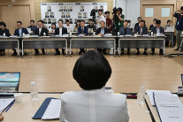 국힘 “李정부 갑질·적폐몰이”…민주 “국정 바로잡기 방해 말라”