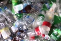 “유리병이 안전하다더니”…‘미세플라스틱’, 페트병보다 50배 넘게 검출됐다?