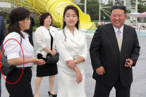 북한 리설주 대놓고 ‘구찌’ 메고 1년 반만에 공개 행보, 왜?