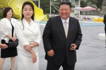 김정은 부인 리설주 ‘420만원 구찌백’·딸 주애는 ‘3080만원 까르띠에 시계’