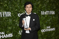 ‘오징어게임’ 황동혁, 미국 고섬어워즈 공로상…“극본 거절한 분들 감사하다”