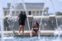 남유럽 46도·미 동부 40도…‘열돔’ 살인폭염 6월 덮쳤다