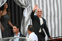 ‘세계 2위 갑부’ 베이조스 ‘베네치아 초호화 재혼’ 대체 어떻길래…시민 격분에 결국