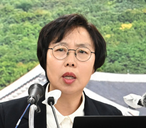경북도 사상 첫 여성 2급 간부로 승진한 최영숙 경제통상국장