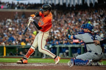 이정후, 역전 3루타 포함 3안타 3타점…김혜성도 3안타 2도루 1득점