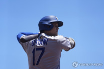 오타니 “포스트시즌 선발 등판 계속…WBC 투타겸업은 고민”