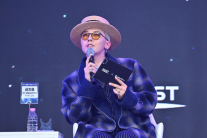 지드래곤, 댄서들에 고급 시계 ‘1인 1박스’ 플렉스