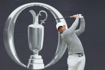 금의환향 매킬로이, ‘안방 디오픈’ 압박 견뎌내고 선두와 3타차 출발