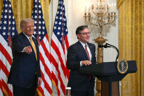 트럼프 “일본과 무역협상 완료…상호관세 25%→15% 인하”(종합)