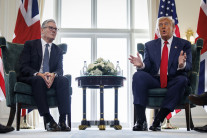 트럼프 “푸틴에 매우 실망…러시아 관세유예 10∼12일로 단축”