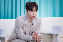 가수 박서진, 수입 100배 올랐다…“부모님 3층 주택+건어물 가게 선물”