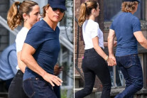 63세 톰 크루즈, 26세 연하 여배우와 열애설…“손잡고 데이트”