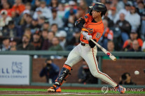 ‘태극 배트’ 든 이정후와 김하성, 495일 만의 맞대결서 1안타씩