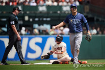 김하성,이정후 눈앞에서 멀티 히트…타율 0.228