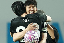 “행복한 10년이었다” 손흥민 배웅 나온 6만 축구 팬